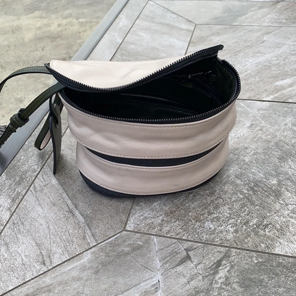 Marc Jacobs REVERSIBLE leather Crossbody / Creme /Hunter Green, GOAT leather